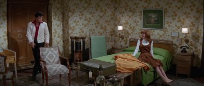 Get off that bed Get off the bed - Double Trouble