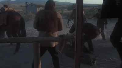 - Get off him.
- Get him strung. - The Life and Times of Judge Roy Bean