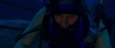 - Get it off, Kate!
- Oh, my god! Okay. - 47 Meters Down