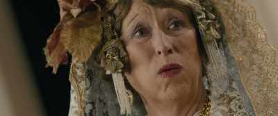 -  Get her off!
- Somebody call the cops! - Florence Foster Jenkins