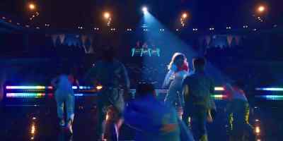 ♪ Get on your feet ♪ - Work It