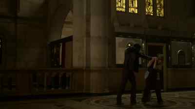 - Get on the ground now.
- Help, please. - Hunters