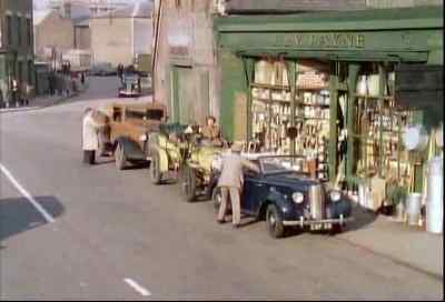 Get that other car to move. - Genevieve
