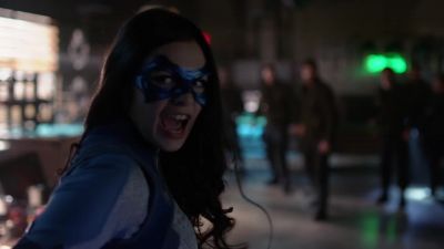- Get out of here.
- Get 'em! - Supergirl