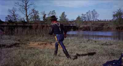 Get her out of here! - The Horse Soldiers