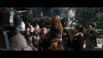 Get out of here There's an air strike comingMy daughter was in there Emily Cale She's still in there WaitEmily What is with this family Wait for me - White House Down