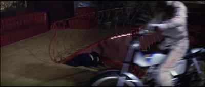 Get out of the way! - Cleopatra Jones and the Casino of Gold