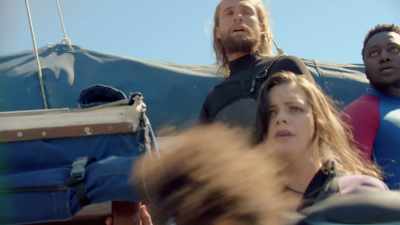 - Get out of there now!
- We've got to move. - 6-Headed Shark Attack
