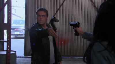 Get out of my way. - Stargate SG-1