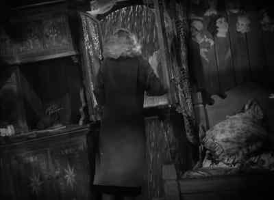 Get out, Venus! - Freaks