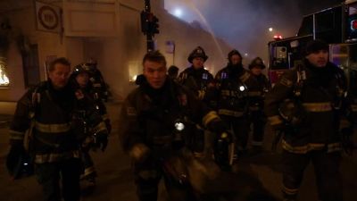 Get oxygen on her and
into the ambulance. Now! - Chicago Fire
