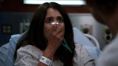 Get ready to intubate. - Chicago Med