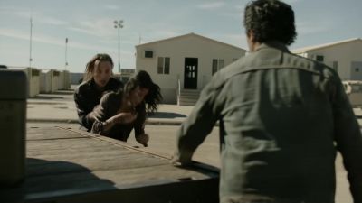 Get her safe. I'll find
your mother and sister. - Fear the Walking Dead