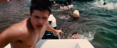 Get the fuck outta the way - Piranha 3D