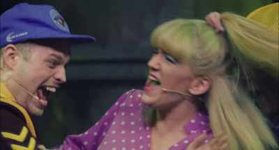 ♪ Get the, get the chick ♪
(Sarah whimpering) - The Toxic Avenger: The Musical