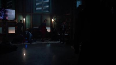Get the hat! - Supergirl