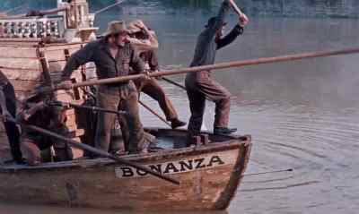 Get the powder! - Davy Crockett and the River Pirates