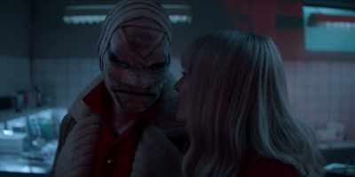 Get the van. Pull to the
side lot by the air vents. - Batwoman