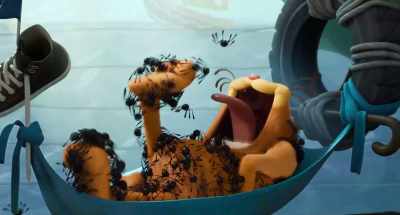 Get them off me!
What are you doin'? - The Garfield Movie