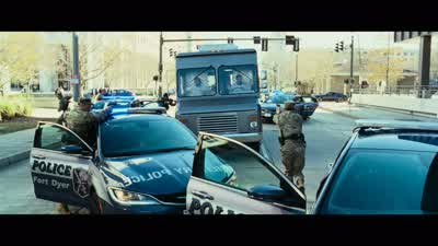 Get them out of that truck! - Jack Reacher: Never Go Back