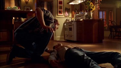 Get that thing out of here. - Smallville