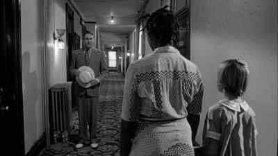 Get your things, Addie. We're leaving. - Paper Moon