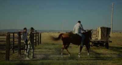 Get up. (CLICKS TONGUE) - Lean on Pete