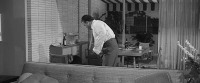 Get up and fight you yellow punk - Jailhouse Rock