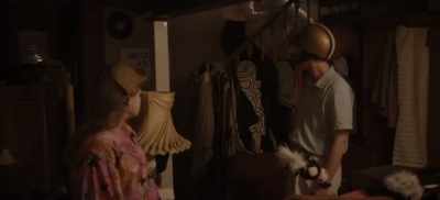 - Get upstairs.
- What? (GROANS) - Frayed
