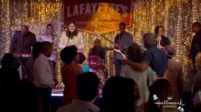 - Get used to it, you'regonna be front and center - Wedding at Graceland