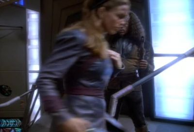 Get with the others. Move! - Star Trek: Deep Space Nine