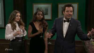 ‫Gets his hands on the sorcerer's
‫stone?
‫That's definitely Harry - SNL50: The Anniversary Special