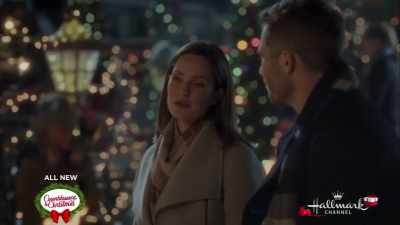 Gets lonely playing to all those
people night after night. - Chateau Christmas
