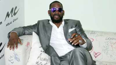 Getting girls
who are right over the age - Surviving R. Kelly