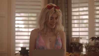 Getting into the parking
lot is gonna be hard, - Bikini Hackers