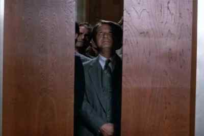 Getting off. - Moonlighting