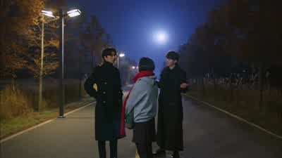 근데 여기는 무슨 도로가 지나가는 차도 한 대 없어! - Goblin