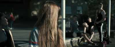 Gianna, leave her alone.
- Chill, I just want to know her name. - Blue My Mind