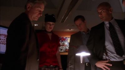 GIBBS:
Here. Look at the outside edges. - NCIS