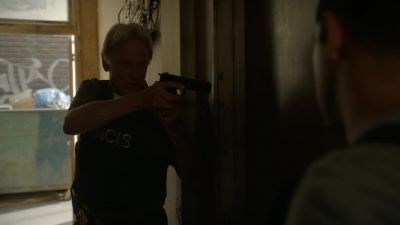 GIBBS:
Sportelli! - NCIS