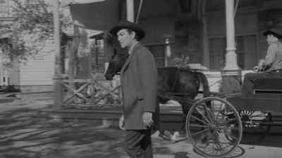 * Giddyap, giddyap
Roll on the wagon * - The Hangman