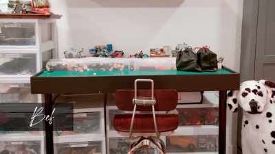 -[Gideon] It's so organized--
-[David] But look at underneath. - Get Organized with The Home Edit