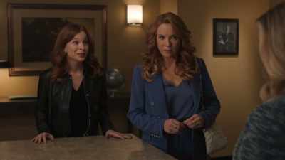 - [giggles]
- [laughter] - The Spencer Sisters