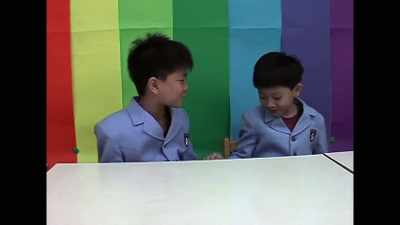 - [giggles]
- You crazy chicken! So smelly! - Daniel