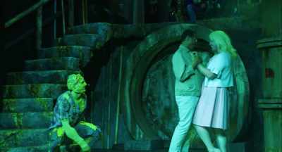 (giggling)
(audience chuckling) - The Toxic Avenger: The Musical
