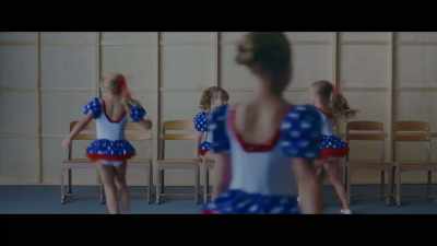 -[giggling]
-[chattering] - Casting JonBenet