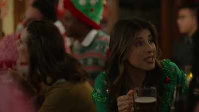 Gigi Combs, pet therapist, - Holiday Crashers