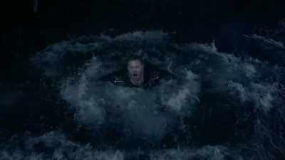 Gil, where are you? -Do you see him? - Sharknado 5: Global Swarming
