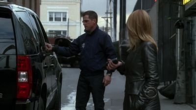 Gil, what is it? - CSI: Crime Scene Investigation