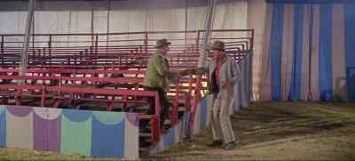 - Gimme your knife.
- Matt, you can't do... - Circus World